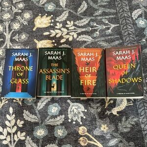Throne of glass, the assassins blade, Heir of fire, queen of shadows books